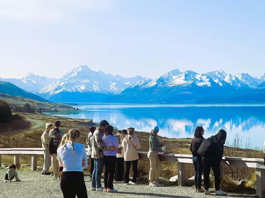 From Queenstown: Mount Cook Heli-Hike and Bus Tour Combo - Omarama: your useful food stop