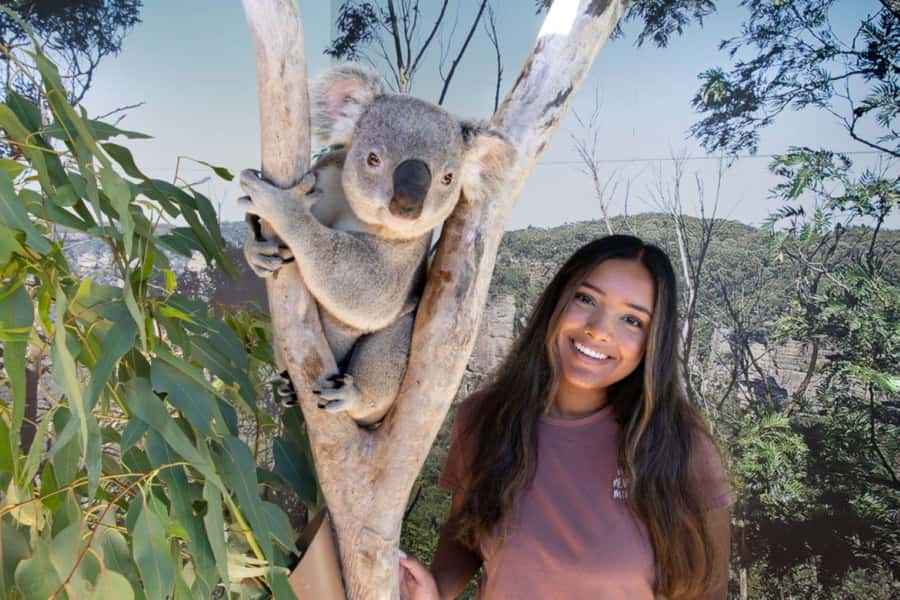 From Sydney: Blue Mountains Day Tour & Hop-on, Hop-off Tour - Leura brings a small-town pause
