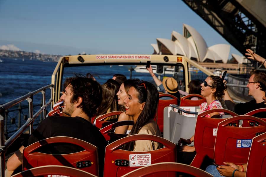 From Sydney: Blue Mountains Day Tour & Hop-on, Hop-off Tour - Sydney Zoo: a strong opening stop