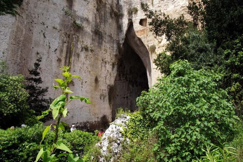 From Taormina: Syracuse and Noto Guided Day Trip by Bus - The early coach ride from Taormina