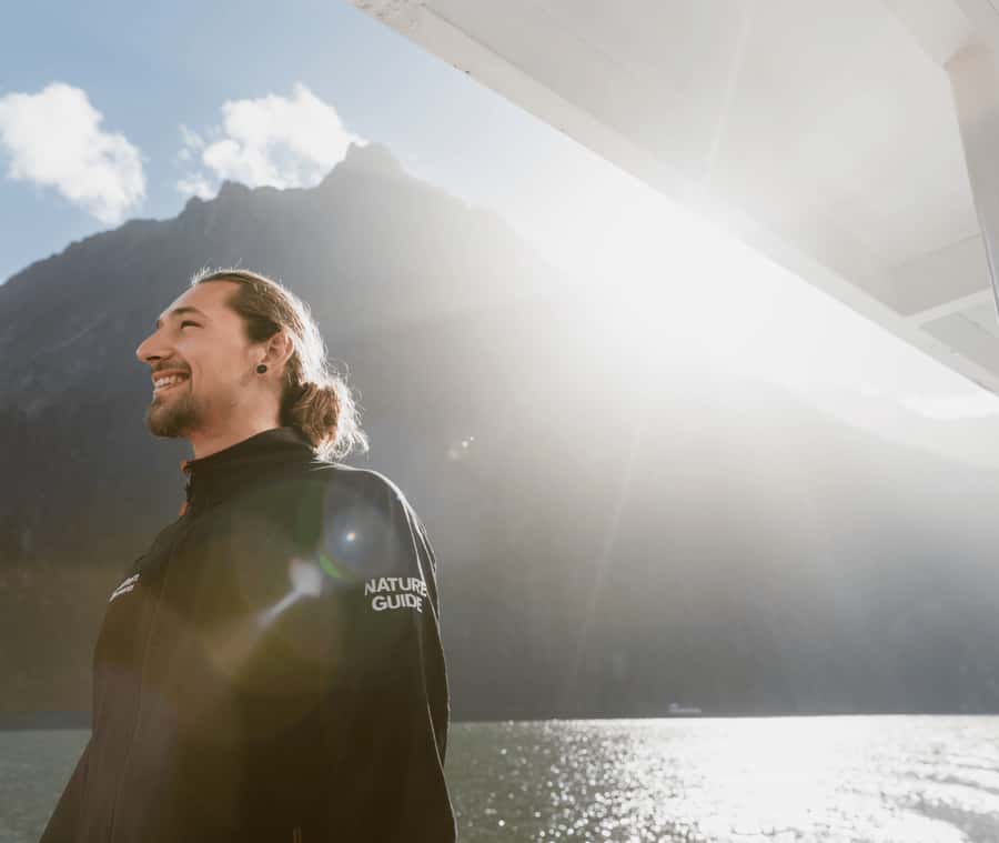 From Te Anau: Milford Sound Extended Cruise and Coach Tour - Food, drinks, and comfort on the boat