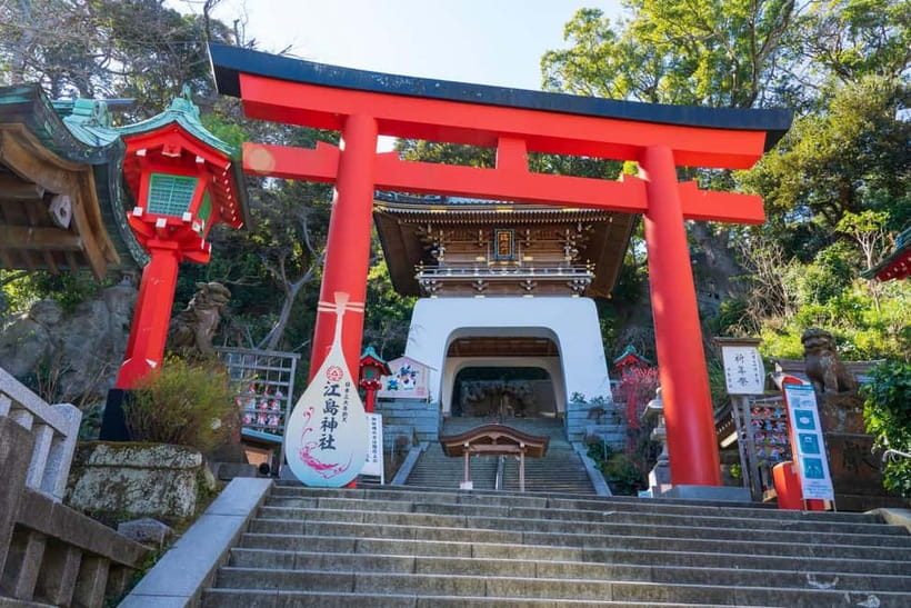 From Tokyo: Kamakura, Great Buddha, and Enoshima Bus Tour - Tsurugaoka Hachimangu and Kamakura’s samurai past