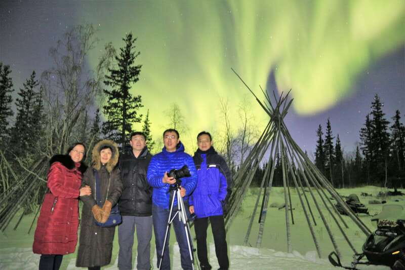 From Yellowknife: Northern Lights Bus Tour with Photos - Stop one: getting away from Yellowknife’s lights