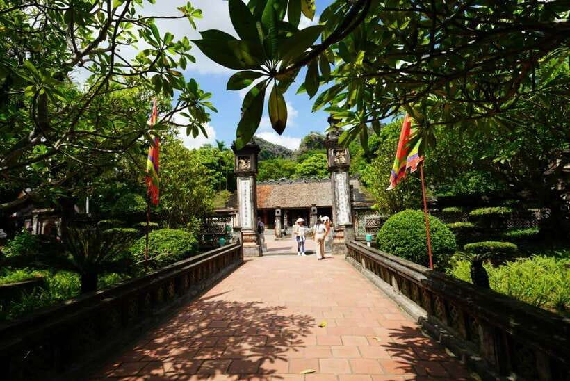 Full Day Hoa Lu - Tam Coc - Mua Cave/Buffet/Tour Guide/Bus - Tam Coc by traditional wooden boat
