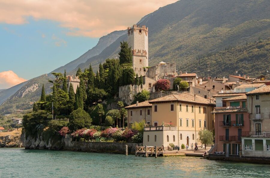 Full-Day Lake Garda Tour: Bus & Public Boat with Guide - Monday route: Salò, Sirmione, and Lazise
