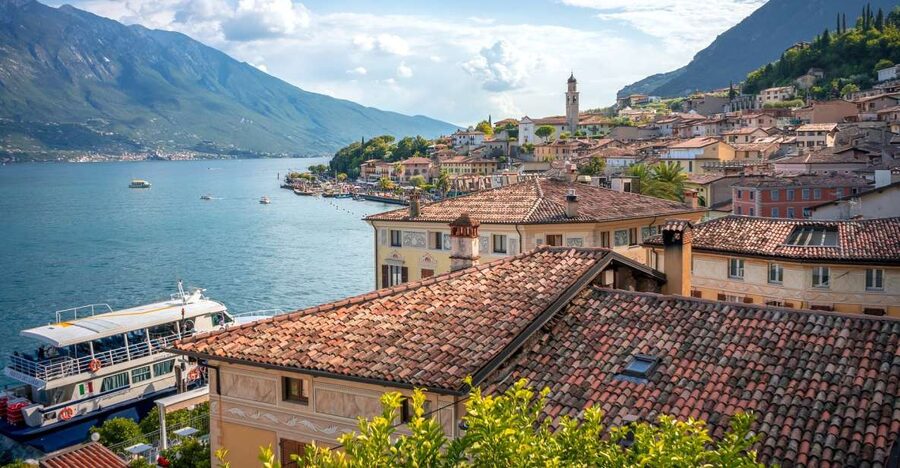 Full-Day Lake Garda Tour: Bus & Public Boat with Guide - What the coach travel adds to the day