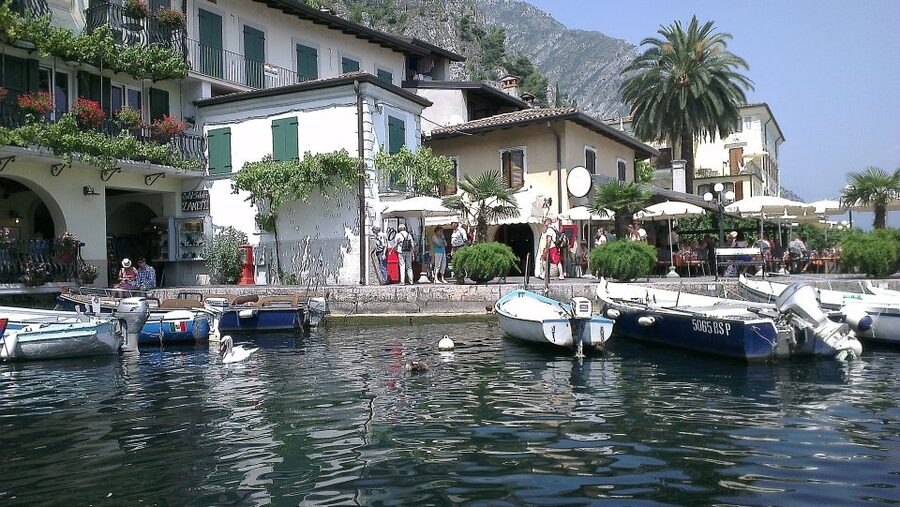 Full-Day Lake Garda Tour: Bus & Public Boat with Guide - Friday route: Sirmione, Limone, and Malcesine