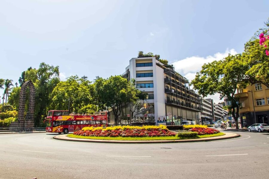 Funchal: City Sightseeing Hop-On Hop-Off Bus Tour - From Casino da Madeira to São Martinho