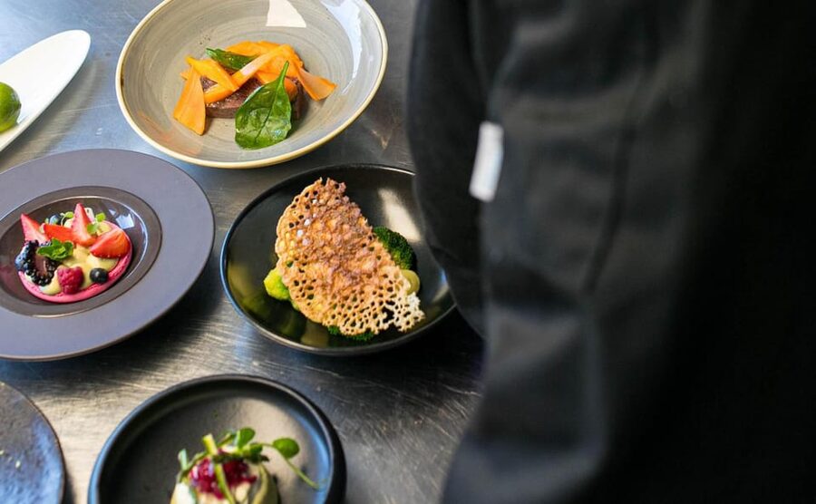 Gastronomic 6-course fine-dining dinner on Luxury London Bus - Who will enjoy this three-hour evening?