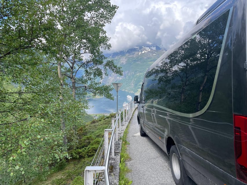 Geiranger Dalsnibba: mini bus tour - From Geiranger pier to the mountain road