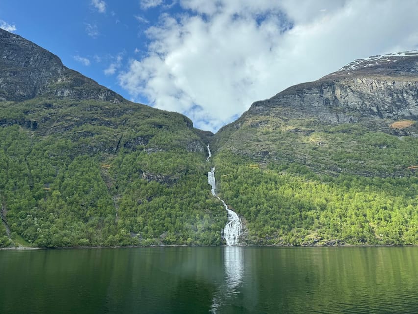 Geiranger Dalsnibba: mini bus tour - Comfort on a small bus
