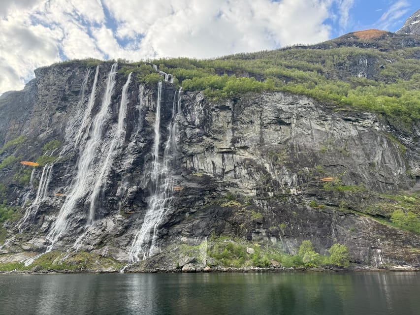 Geiranger Dalsnibba: mini bus tour - Timing, meeting point, and cancellation details