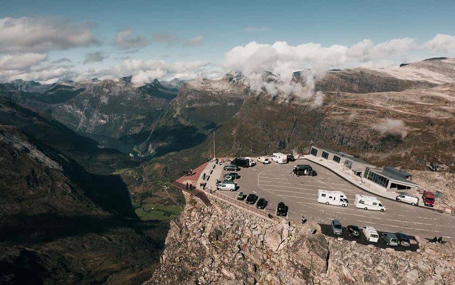 Geiranger: Panorama Bus Tours 1,5/2hr (Highlights viewpoint) - Two routes, two different views of Geiranger