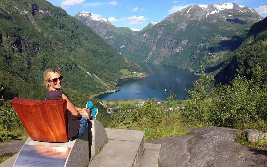 Geiranger: Panorama Bus Tours 1,5/2hr (Highlights viewpoint) - What the guide setup is really like