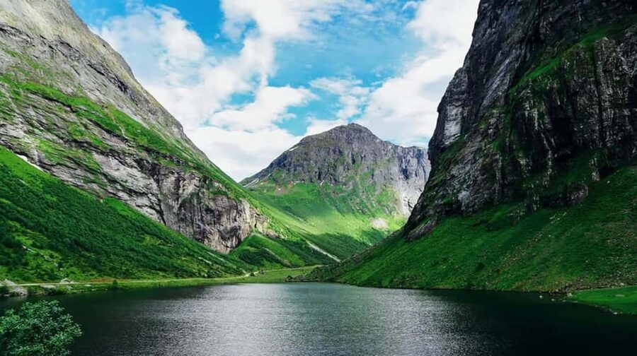 Geiranger to Ålesund Bus Tour (one way) - Eidsdal adds a quieter village stop
