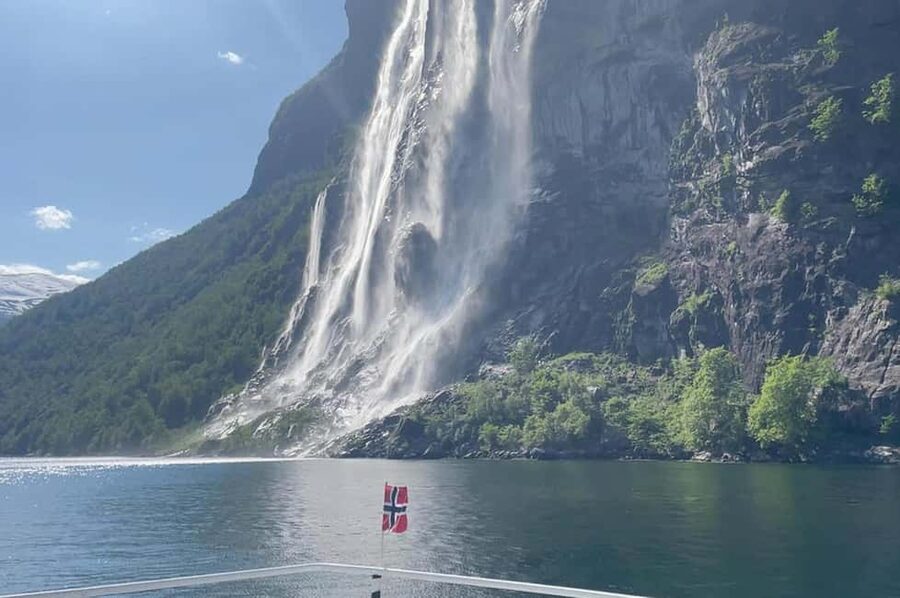Geiranger to Ålesund Bus Tour (one way) - Leaving Geiranger above the fjord