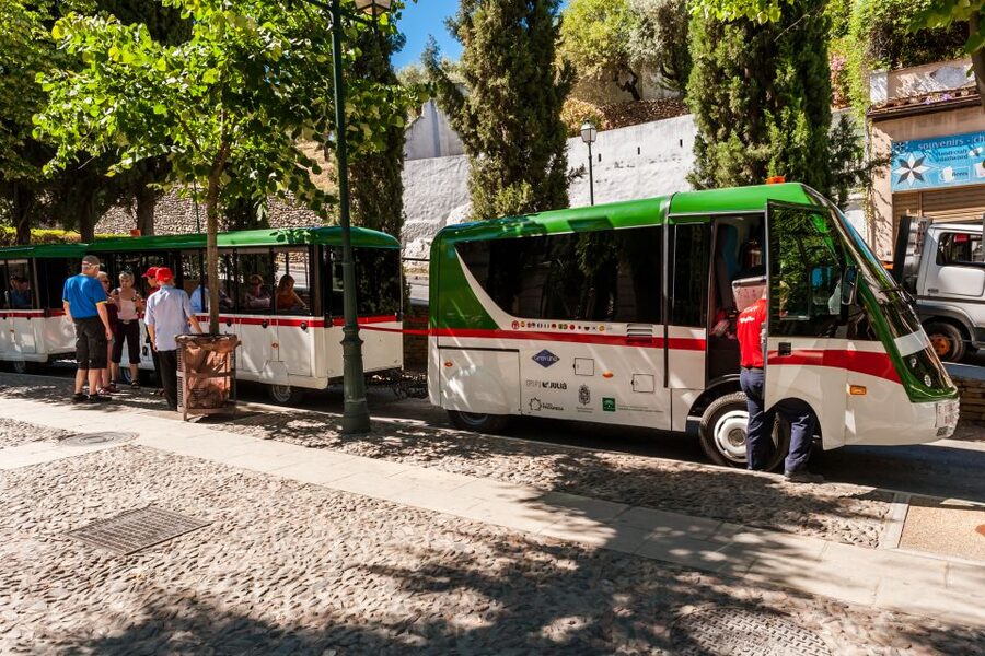 Granada City Train 1 or 2-Day Hop-On Hop-Off Ticket - Stop 8: Calle Reyes Católicos and Plaza Isabel la Católica