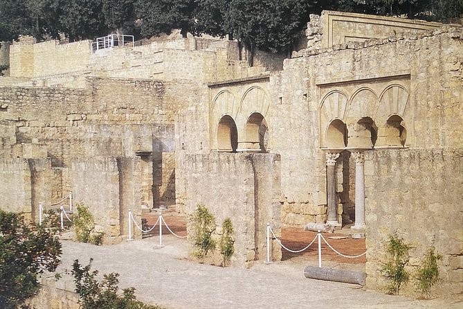 Guided tour of Medina Azahara in Spanish with Bus. Official Guides - Who should choose this tour?