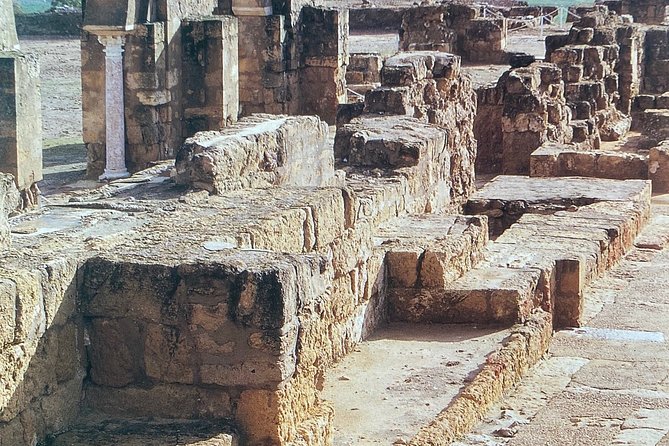 Guided tour of Medina Azahara in Spanish without Bus. Official Guides - Group size, pace, and practical comfort