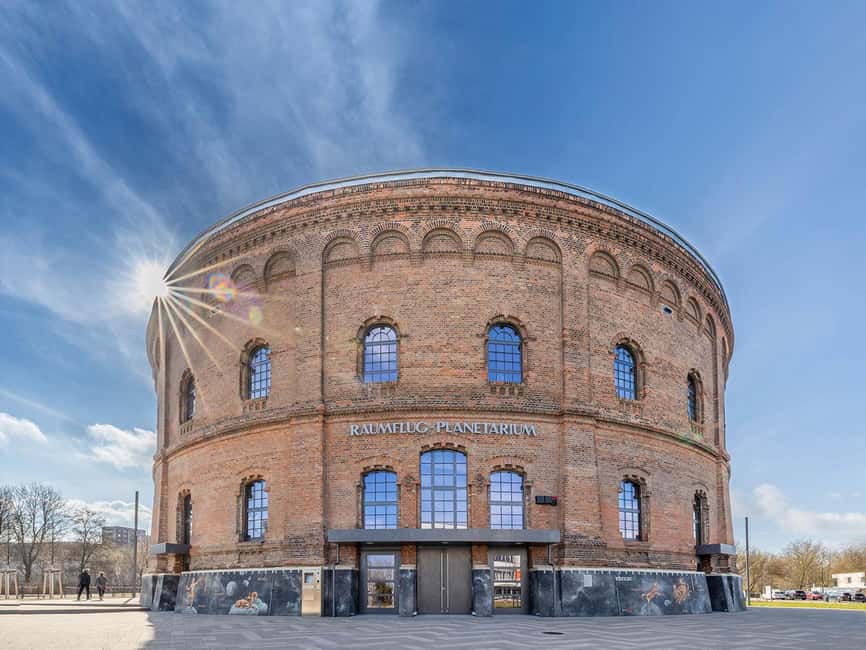 Halle (Saale) : Die Stadtrundfahrt mit dem Bus - Planetarium Halle and the final stretch