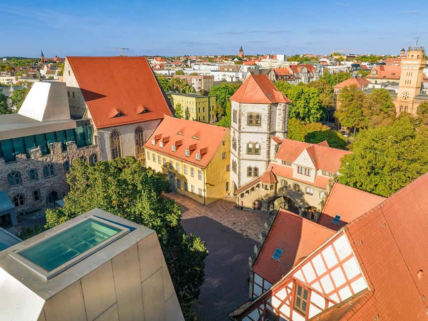 Halle (Saale) : Die Stadtrundfahrt mit dem Bus - How the German audio guide affects the ride