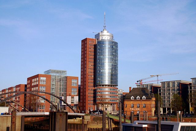 Hamburg: 1.5-Hour Comedy Bus Tour in German - A Comedy Club on Wheels Through Hamburg