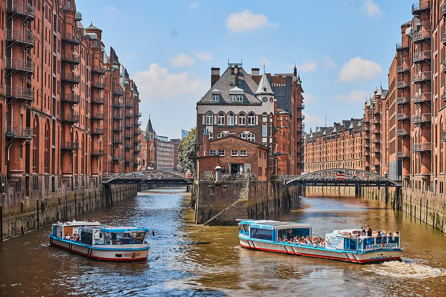 Hamburg: Harbor Cruise and Bus City Hop-On Hop-Off Tour - Starting at St. Pauli Landungsbrücken