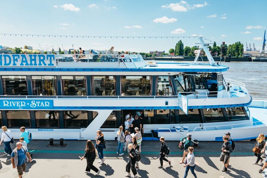 Hamburg: Hop-On Hop-Off Bus with Harbor Cruise - The full Line A route, from harbor to Alster
