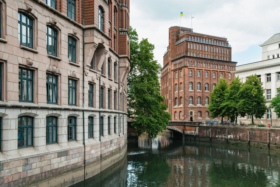 Hamburg: Hop-On Hop-Off Bus with Harbor Cruise - Planning your day around the two rides