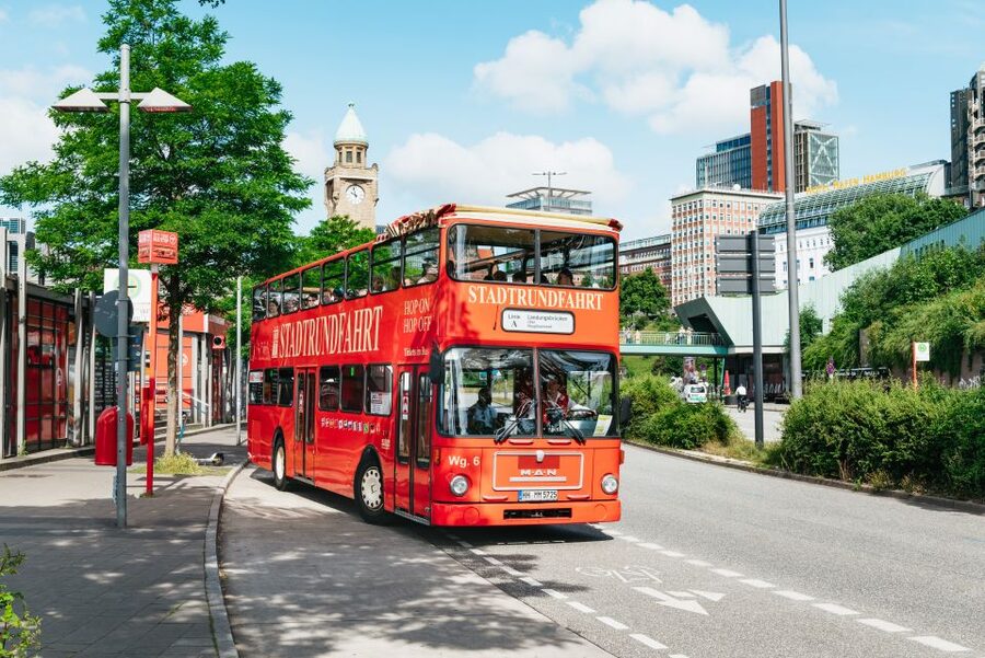 Hamburg: Hop-On Hop-Off Bus with Harbor Cruise - Starting at Landungsbrücken