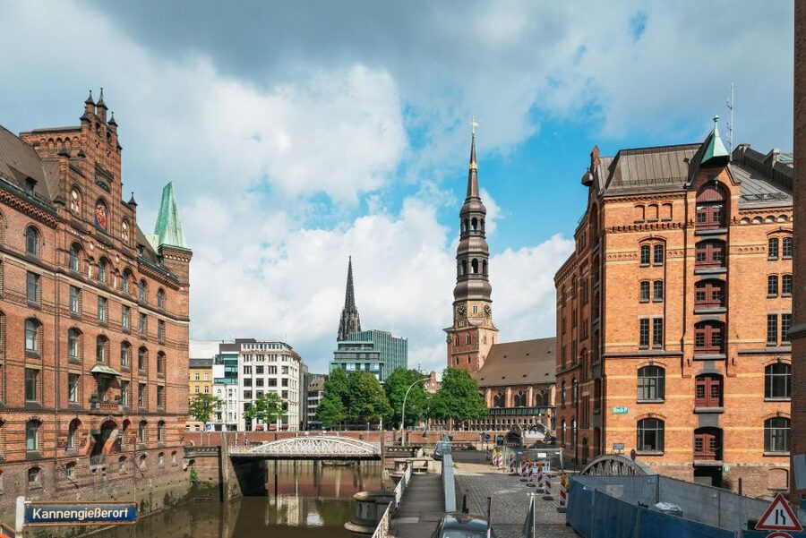 Hamburg: Line A Sightseeing Hop-On Hop-Off Bus Tour - Speicherstadt, the warehouse city
