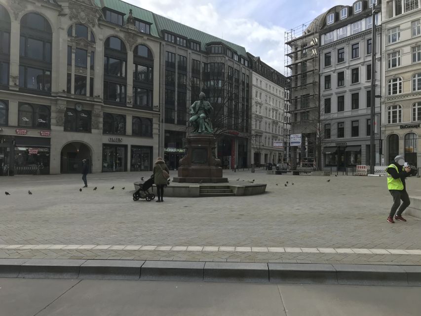 Hamburg: Line C Sightseeing Hop-On Hop-Off Bus Tour - HafenCity and the Elbphilharmonie