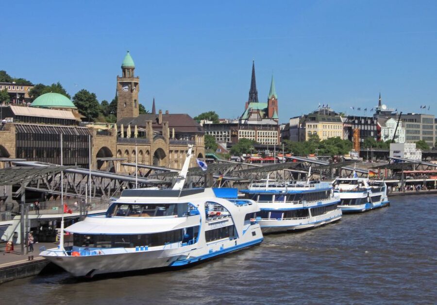 Hamburg: Line F Hop-On Hop-Off Bus and Boat Tour - Speicherstadt at Kehrwiederspitze