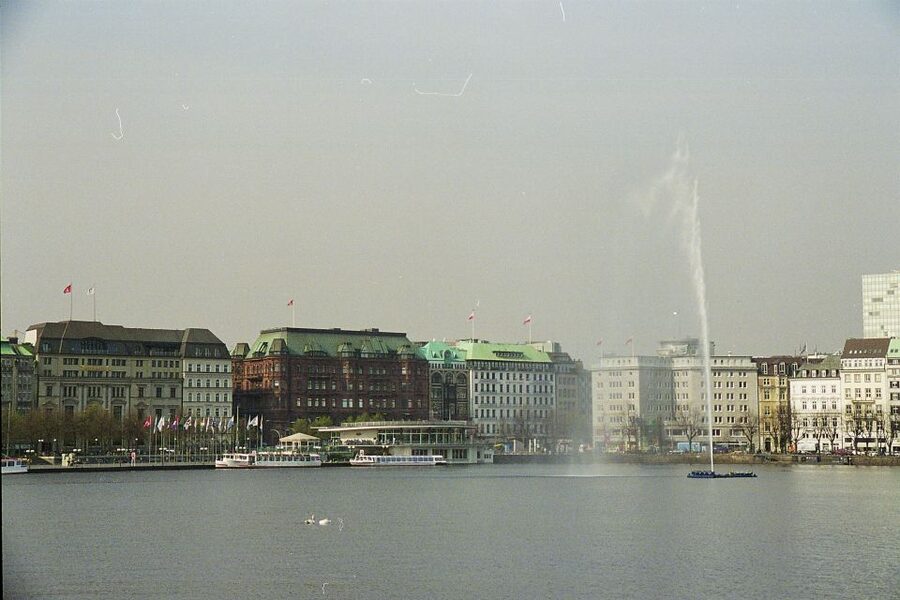 Hamburg: Line F Hop-On Hop-Off Bus and Boat Tour - St. Pauli Piers and the harbor edge