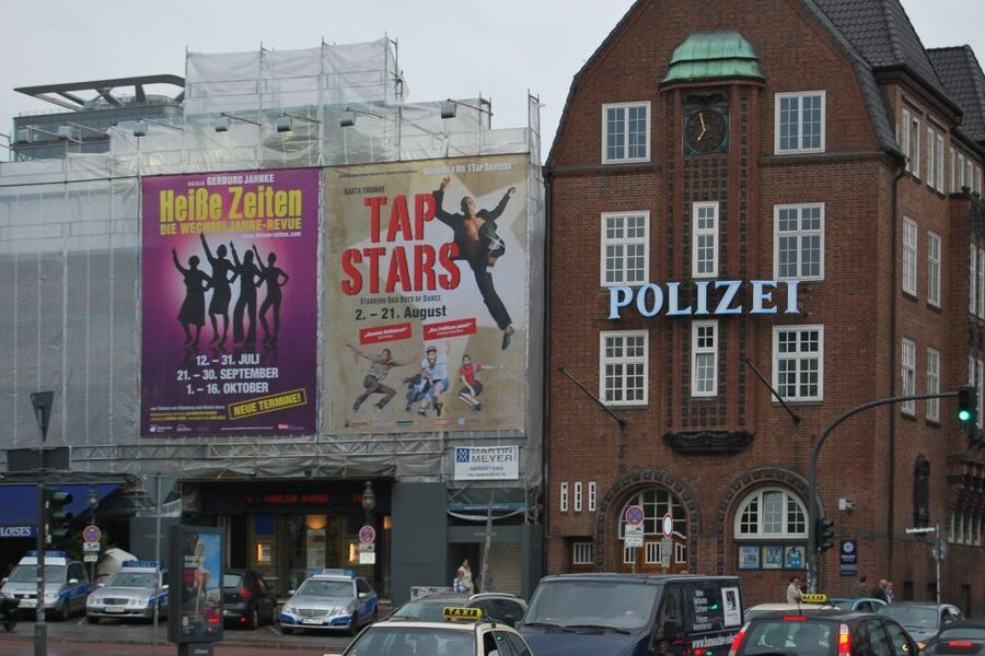 Hamburg: Private 2-Hour Guided Tour in Your Own Bus - Key points at a glance