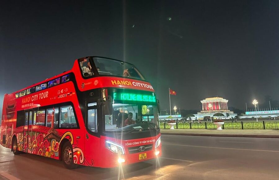 Hanoi: 24 Hour Hop on Hop off Bus Tour - Saint Joseph Cathedral, the Post Office, and central Hanoi