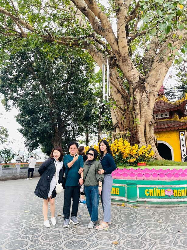 Hanoi Exclusive Craft Beer Bus: Cultural Sightseeing Tour - Dong Xuan Market for everyday Hanoi