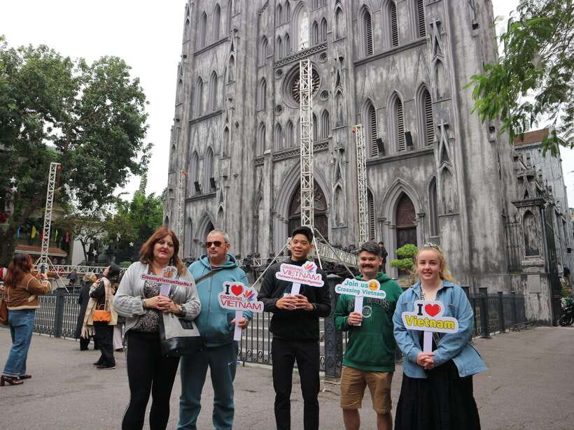 Hanoi Exclusive Craft Beer Bus: Cultural Sightseeing Tour - West Lake and Tran Quoc Pagoda