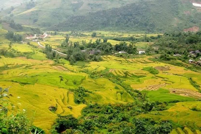 Hanoi to Fansipan Peak 2-Day Bus Tour plus Lodging, Meals, and Pickup - Lunch and first views of Sapa