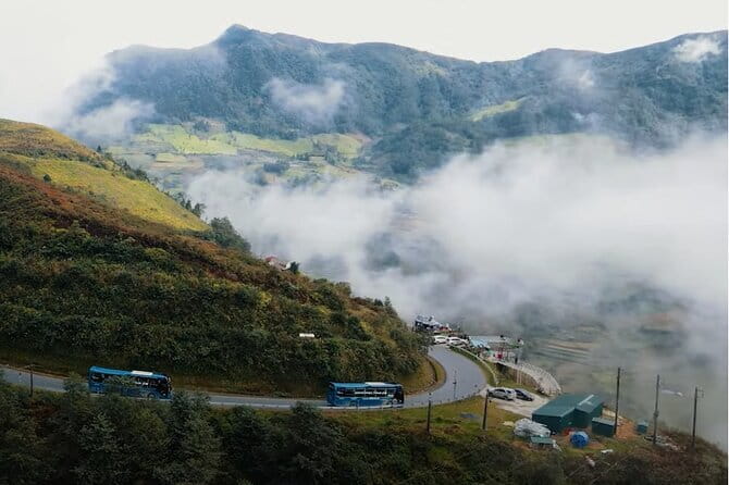 Hanoi to Sapa Bus - Private Cabin Bus - The two breaks at kilometer 57 and kilometer 237