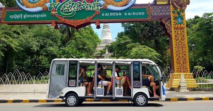 Heritage tour of Phnom Penh in electric bus - A tablet that earns its place