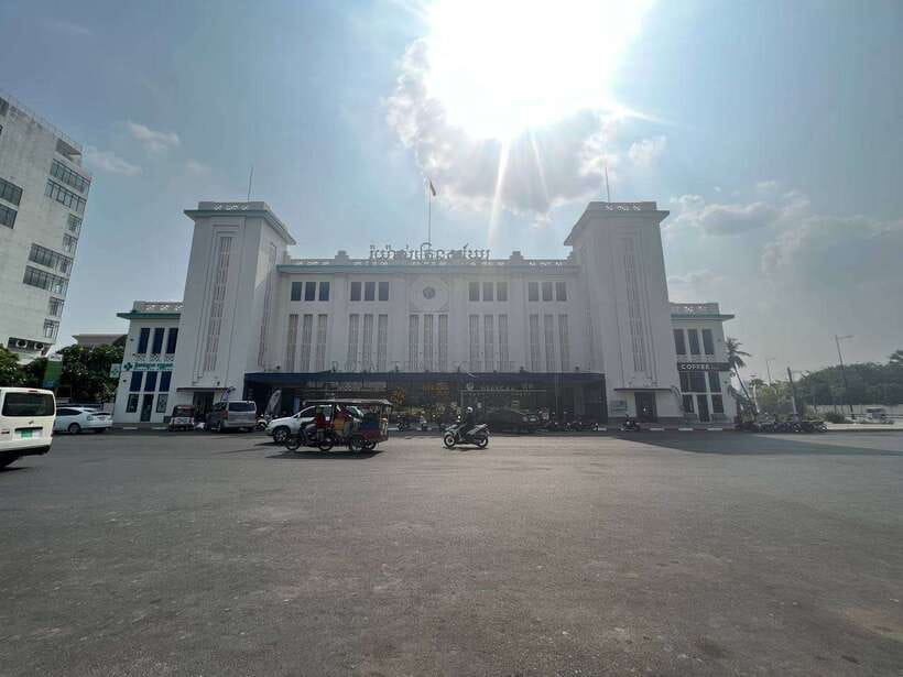 Heritage tour of Phnom Penh in electric bus - How the history is handled