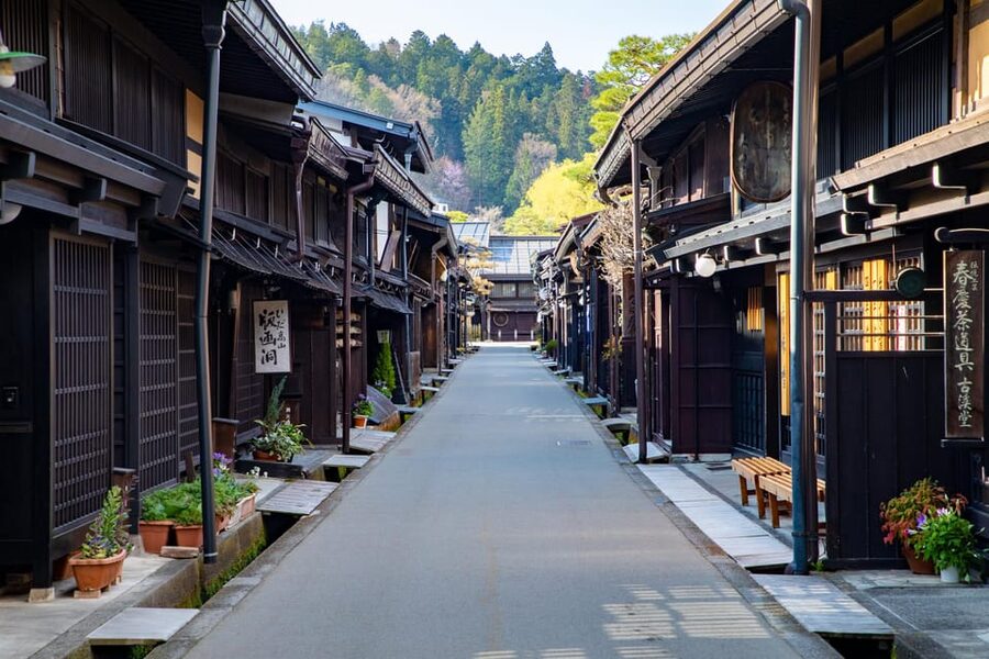 HIDA:Let's go to Takayama & Shirakawago on public bus! - Why this Takayama and Shirakawago pairing works