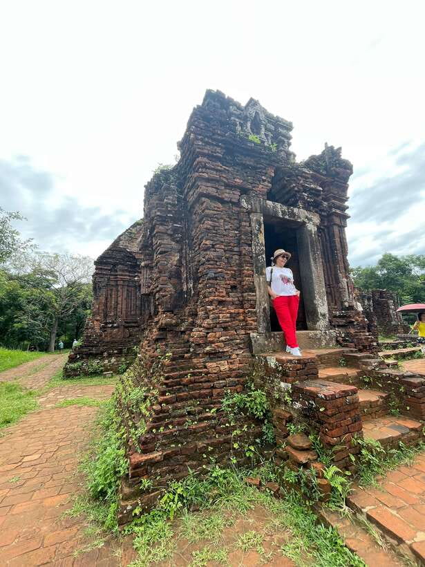 Hoi An: My Son Ruins; Bus-Boat-Cultural Show-Lunch-Guide - Reading the Cham temples with a guide