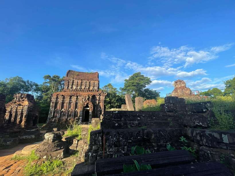 Hoi An: My Son Ruins: Guide-Bus-Boat-Cultural Show-Lunch - Lunch at My Son