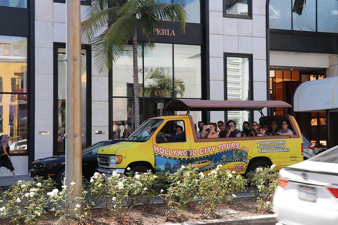 Hollywood and Celebrity Homes Bus Tour - The guide can make or break the ride