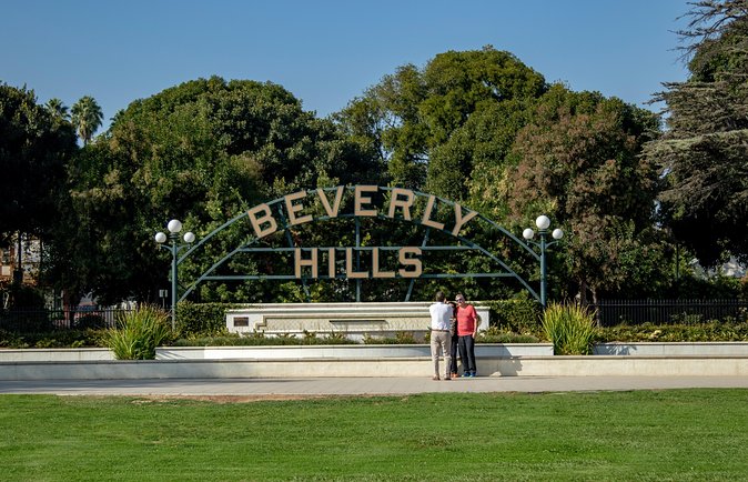 Hollywood Open Bus Tours - Beverly Hills and the ten-minute sign stop