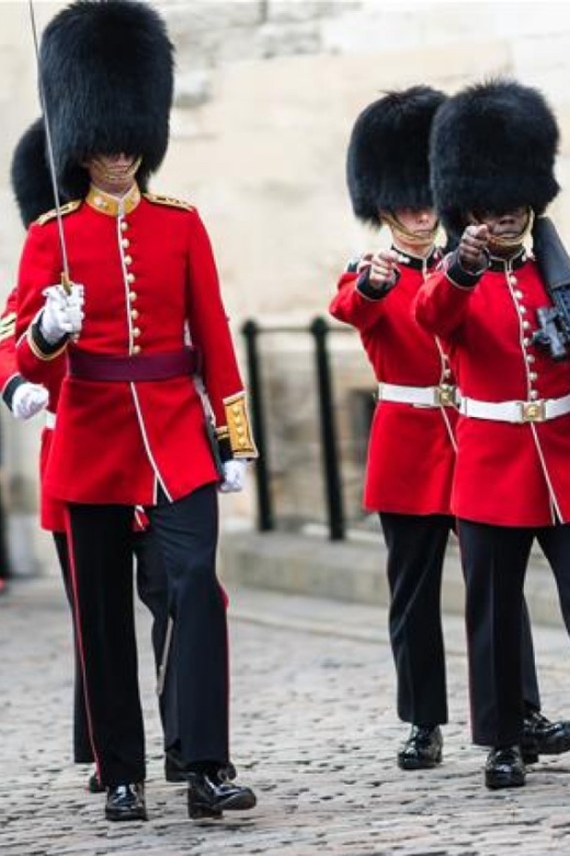 Hop on Hop off London Bus Tour & Tower of London - What the Golden Pass actually gives you