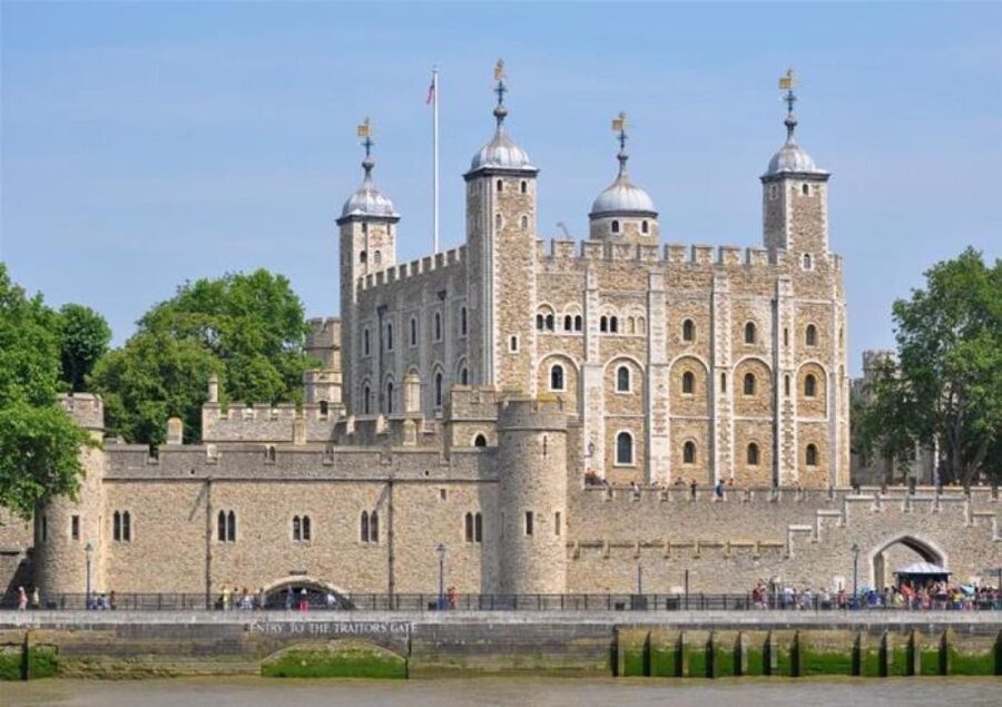 Hop on Hop off London Bus Tour & Tower of London - Riding the Red, Blue, and Orange routes