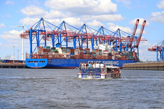 Hop-on hop-off on the water with the Maritime Circle Line in Hamburg - Speicherstadt and the tide problem